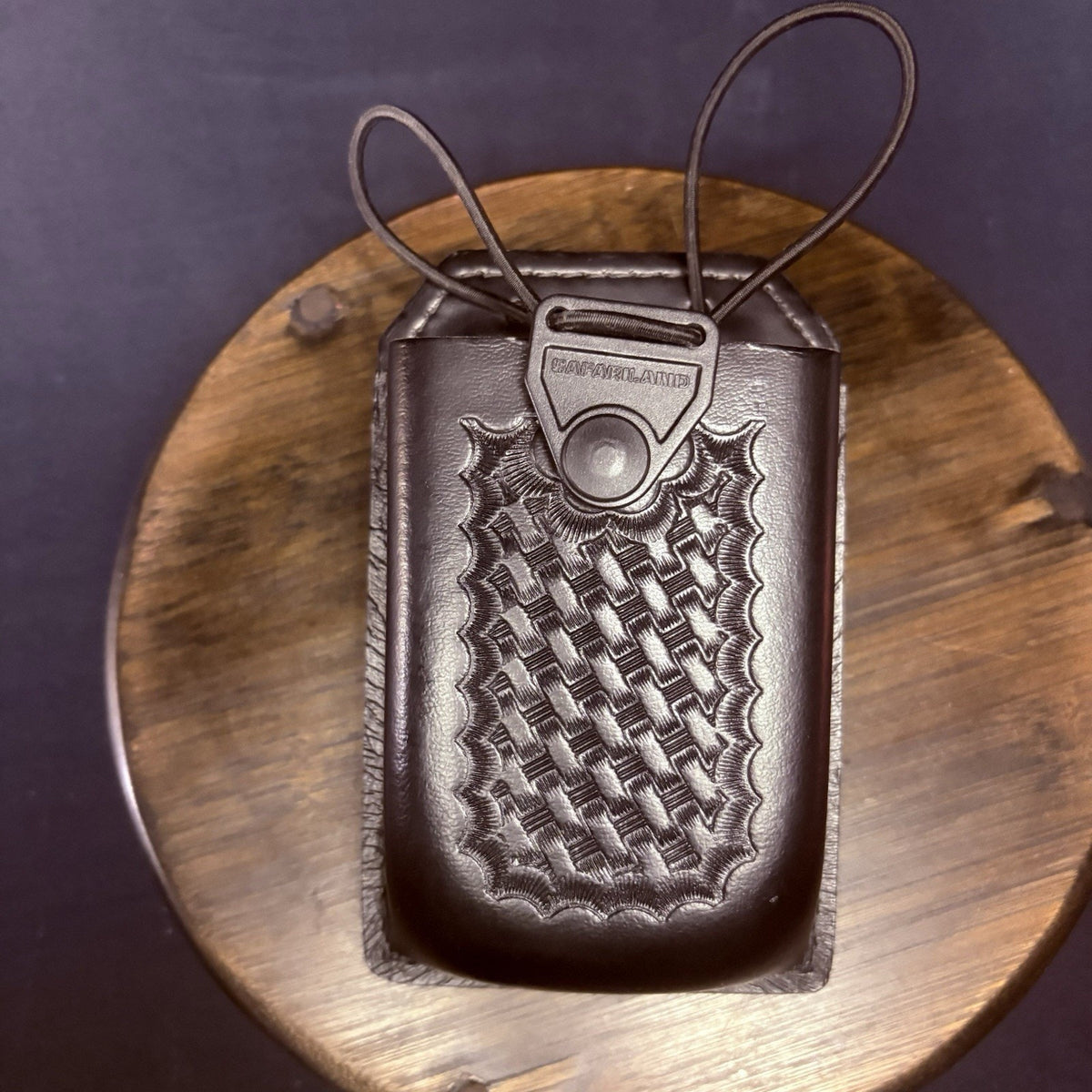 Safariland Swivel Radio Carrier Model 762-3-4 Basket Weave Leather 1.5"x3"x4.75"