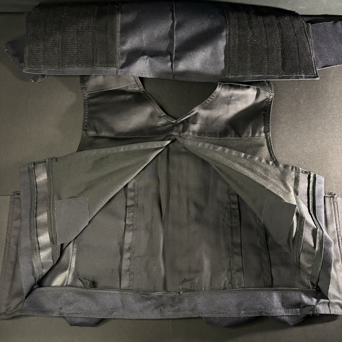 Elbeco Tactical Carrier Size Medium Black w/Magazine & Radio Pouches & Waistband