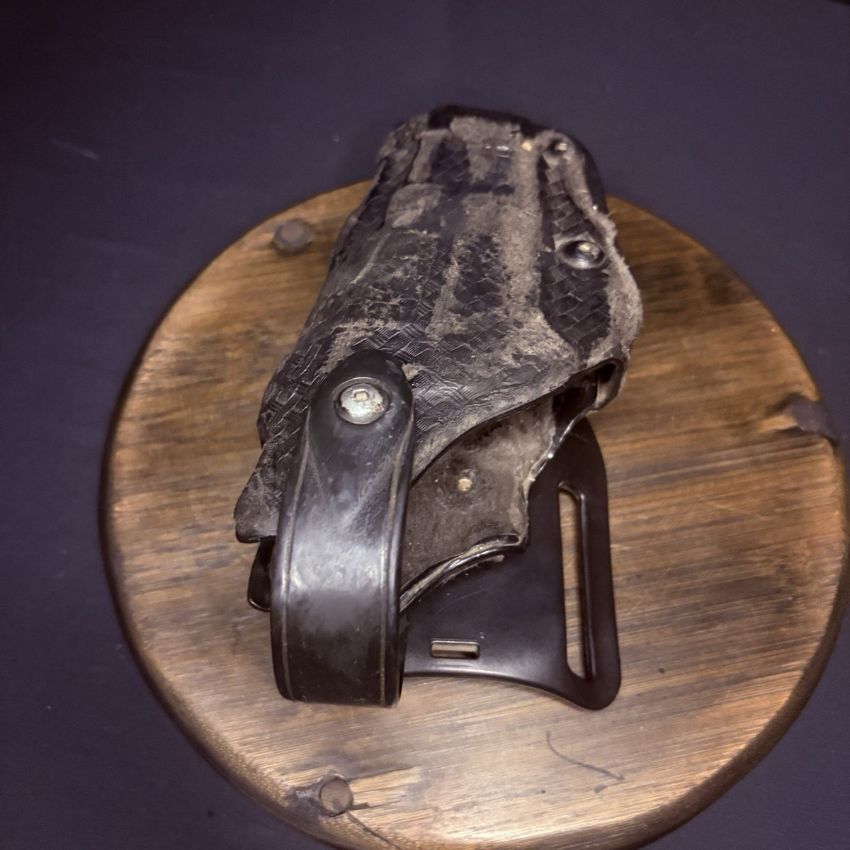 Safariland Glock 17/22 Duty Holster Right Hand Basketweave