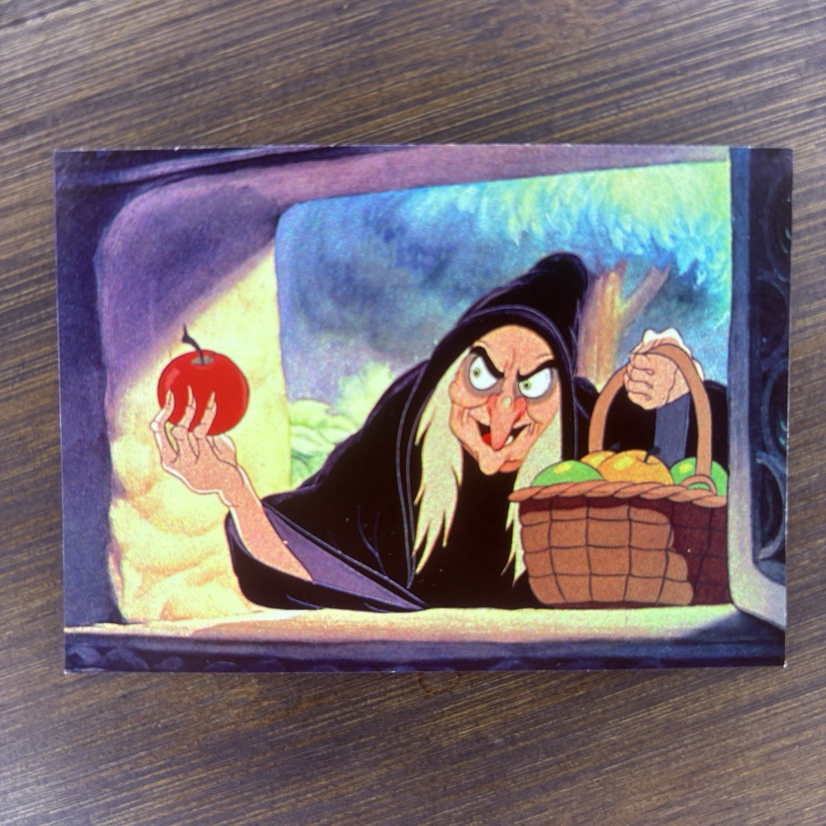 1994 SkyBox Disney Snow White #46 "Have a bite" High Grade Trading Card