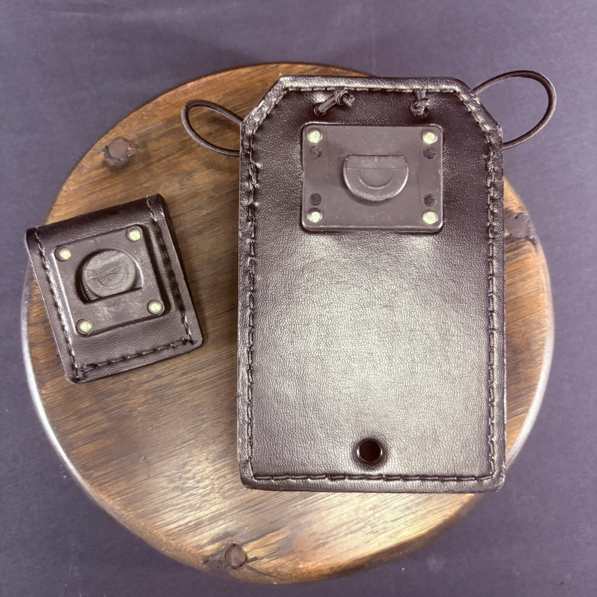 Safariland Swivel Radio Carrier Model 762-3-4 Basket Weave Leather 1.5"x3"x4.75"