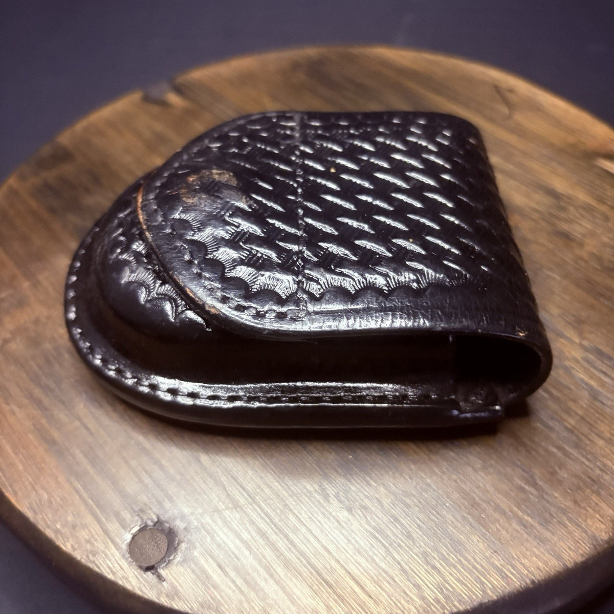 Aker 500 Handcuff Case, Leather Black Basket Weave Round
