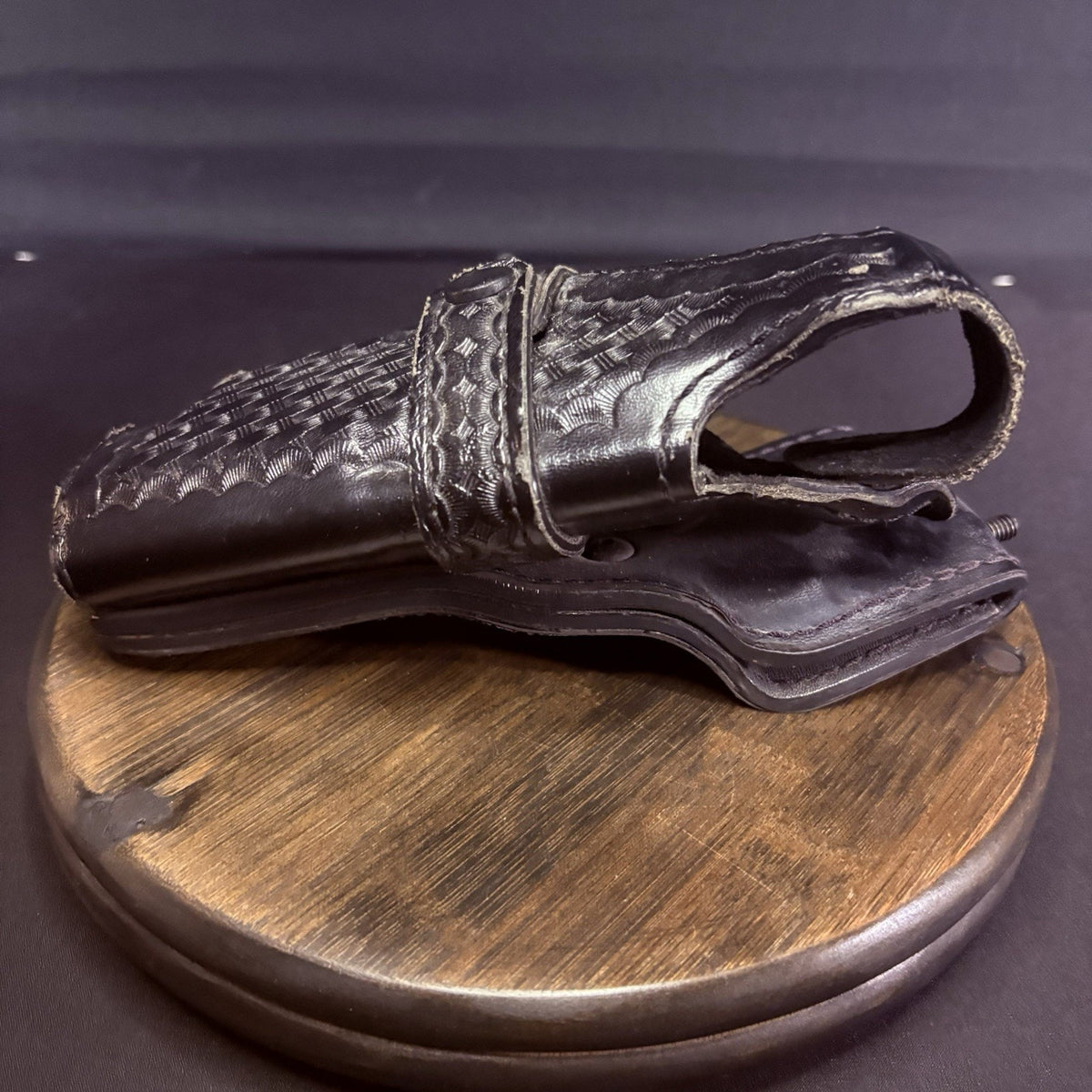 Safariland SIG P-226 Duty Holster w/ Retention Snap Strap Basketweave Leather