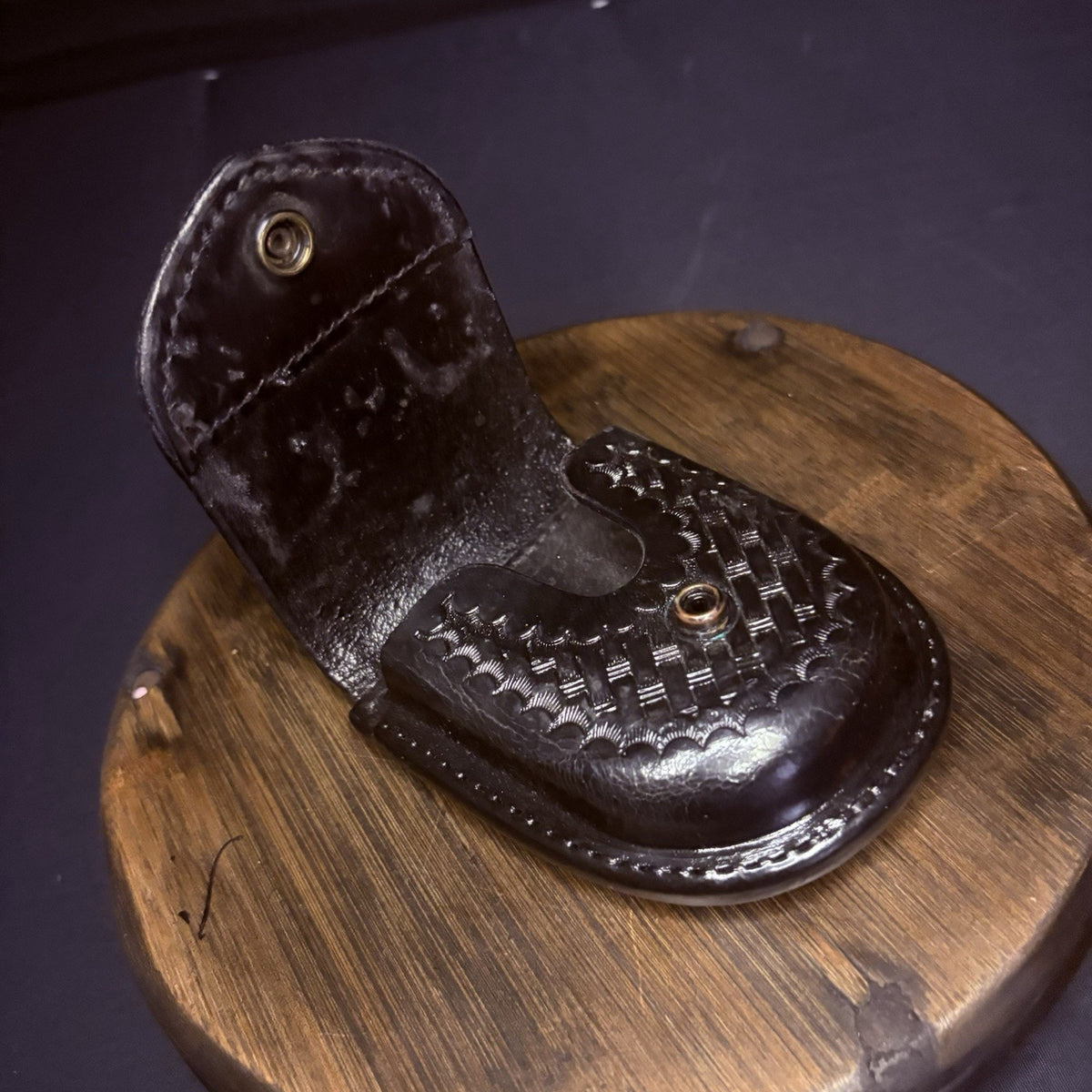 Aker 500 Handcuff Case, Leather Black Basket Weave Round